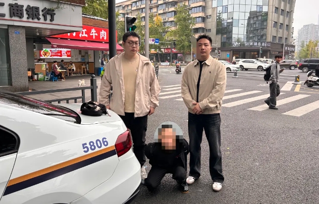 男子偷女裝給自己穿，男子喜歡穿女裝是什么心理?