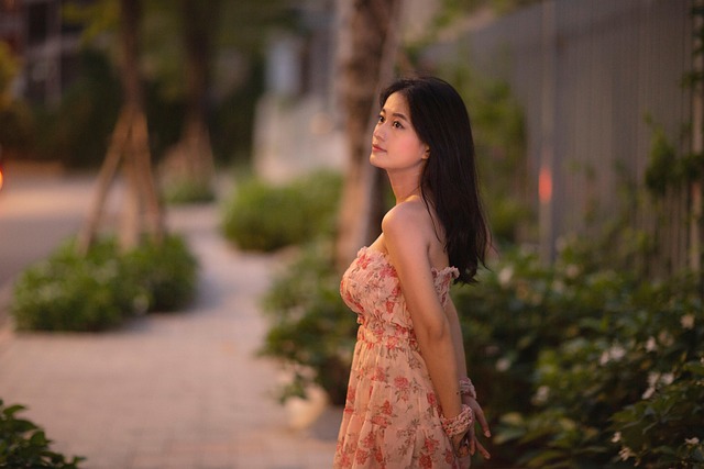 從校服到婚紗又怎樣？老公和婆婆這般傷害，她卻為何不選擇離婚？
