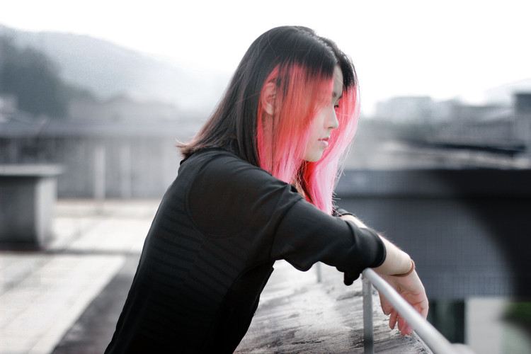 喜歡隔壁的女生，但我不敢接近