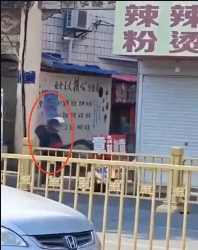 湖北男子沿街砍人，市民扔水桶阻止：背后的心理動(dòng)因