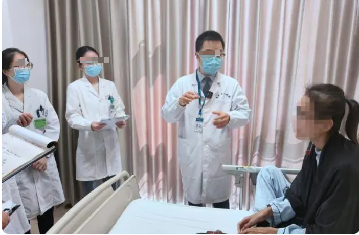 女孩瘋狂減到50斤，靠糞便挽救生命：“身材焦慮”毀了多少女孩