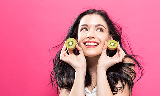 想知道聰明的女人如何巧妙面對很色的男人嗎？這里有答案！