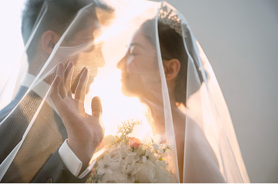 適合搞笑人結(jié)婚發(fā)的的幽默句子