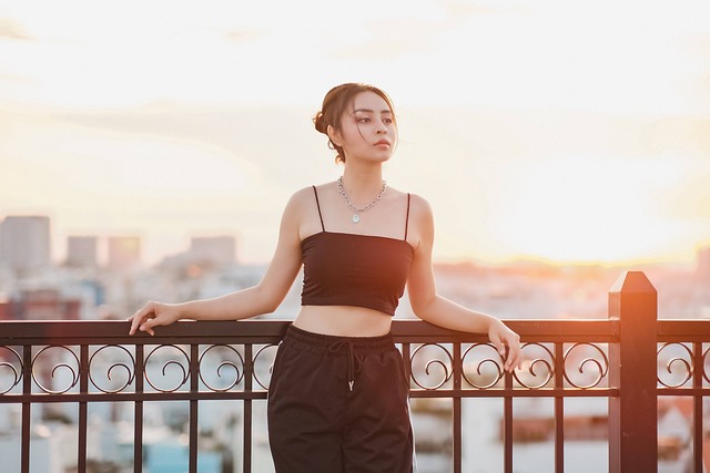 16歲高一女生，高中生活好痛苦，不想去學(xué)校，怎么辦